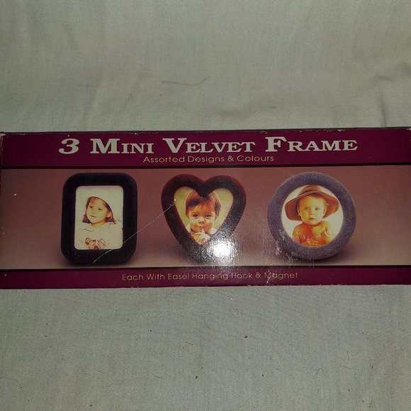 Set Of 3 picture frames - Picture 2 of 2
